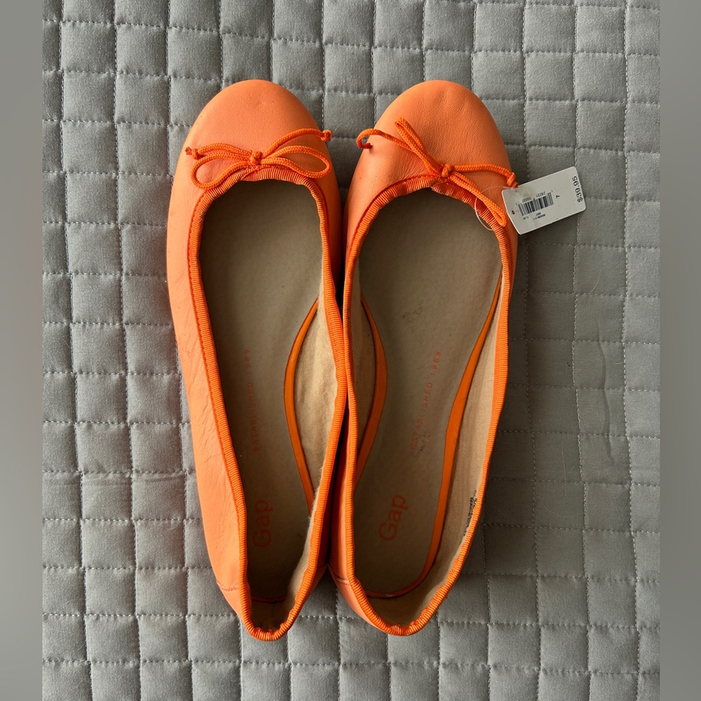 NWT GAP “Swan” Orange Ballet Flats (Rare!)